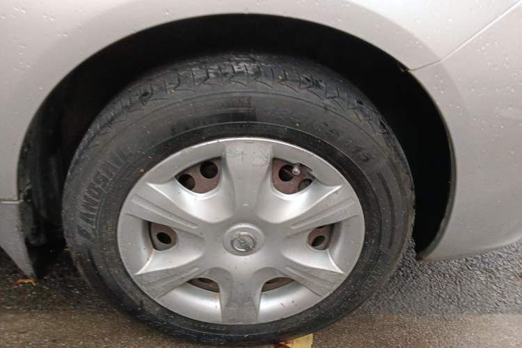 Used Nissan Sunny 2011 1.5XE Manual Comfort Edition Right Front Wheel Hub