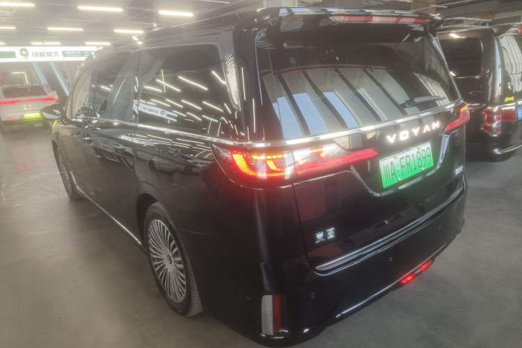 Used VOYAH Dream 2025 PHEV Four-Wheel Drive Prestige Kunpeng Edition
