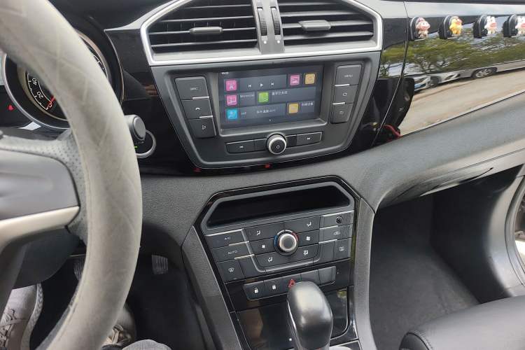 Used MG GS 2015 1.5TGI TST Luxury Edition Audio And AC Panel