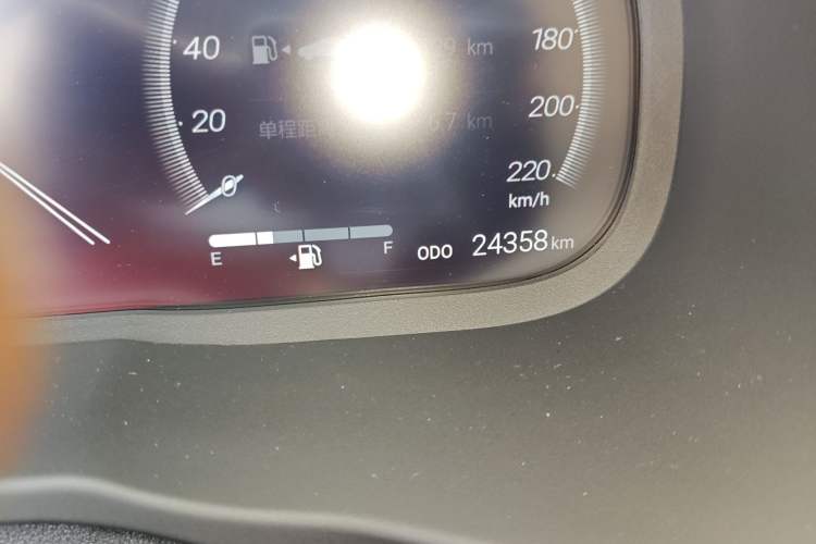 Used Toyota RAV4 2023 2.0L CVT Two-Wheel Drive 20th Anniversary Platinum Edition Odometer Close Up