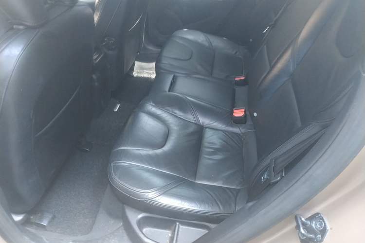 Used Volvo V40 2013 2.0T Zhiya Edition
