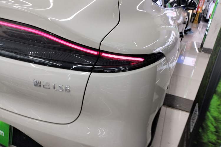 Used IM LS6 2025 Long-Range Lingxi Intelligent Driving Edition Right Rear Taillight