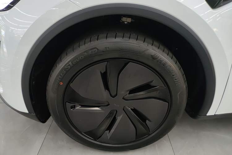Used Tesla Model Y 2026 Long-Range All-Wheel-Drive Model
