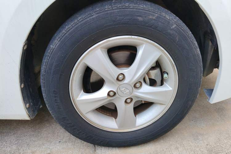 Used Hyundai Verna Ray 2014 1.4L Automatic GLX Right Front Wheel Hub