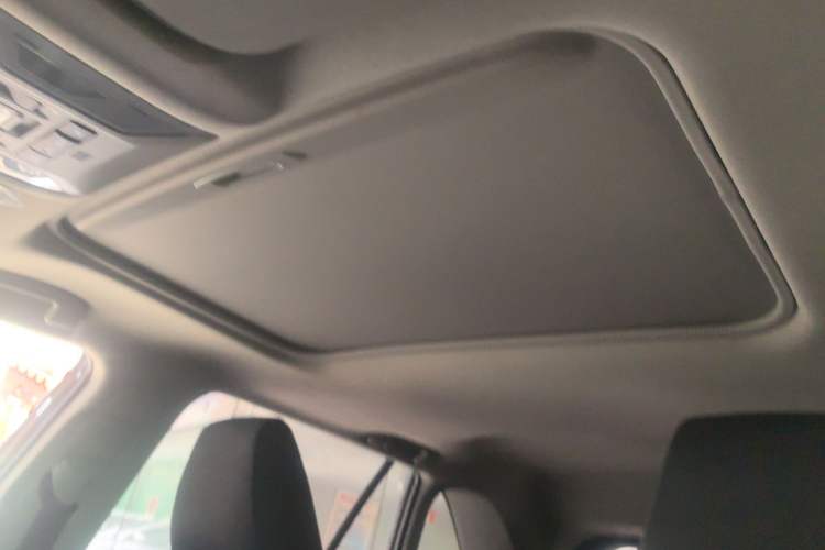 Used Toyota RAV4 2023 Dual-Motor 2.5L E-CVT Two-Wheel Drive Elite Edition Headliner