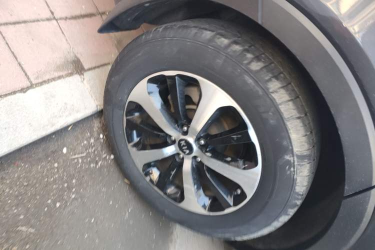 Used Kia Sorento 2015 Sorento L 2.4L Gasoline 4WD Elite Edition 5 Seats China V Emission Standard Right Rear Wheel Hub