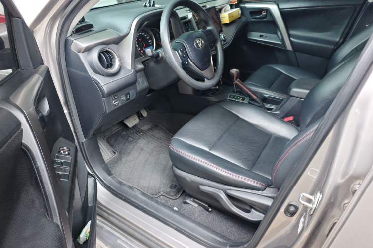 Used Toyota RAV4 2019 2.0L CVT Two-Wheel Drive Pioneer Edition China VI Standard
