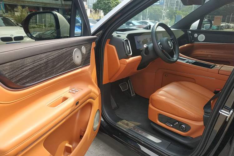 Used Hima AITO M9 2024 All-Electric Ultra Version 100 kWh 5-Seater Model Driver Seat