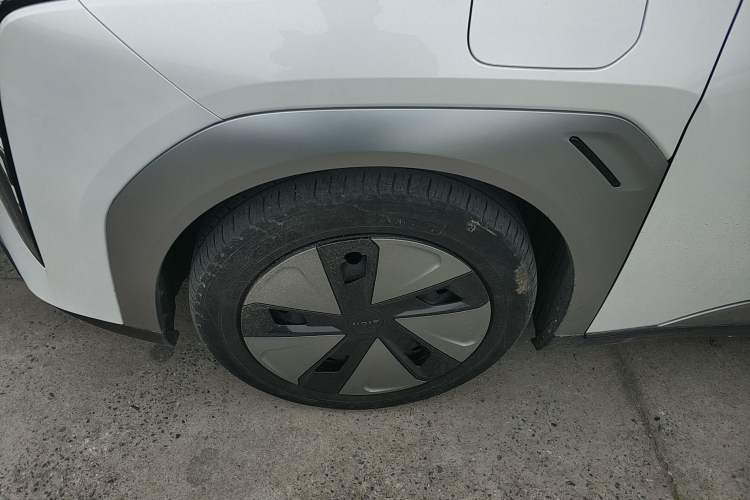 Used AION Y 2023 Plus 510 Enjoy Edition Left Front Wheel Hub