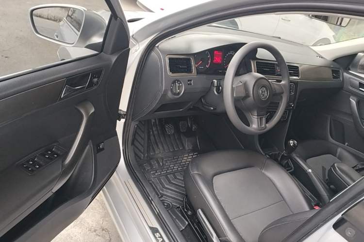 Used Volkswagen Santana 2015 1.4L Manual Comfort Edition