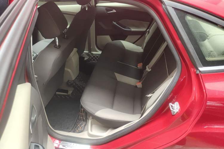 Used Ford Focus 2012 Sedan 1.6L Manual Comfort Model
