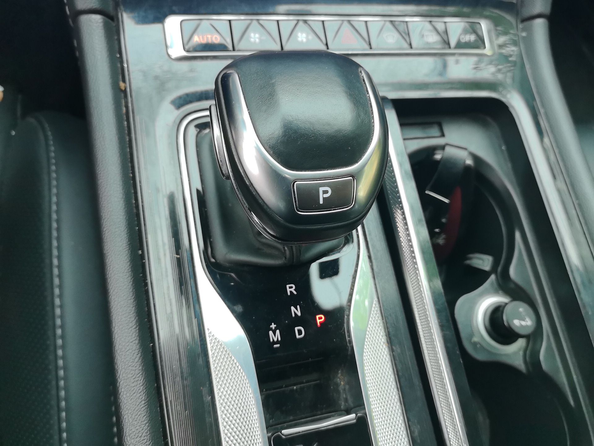 Hongqi H5 2024 1.5T DCT Smart Connect Flagship Edition - Chinese Trim Yun — снимка 13