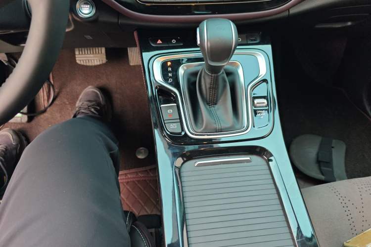 Used GAC Trumpchi M6 2023 PRO 270T DCT Luxury Edition Gear Lever