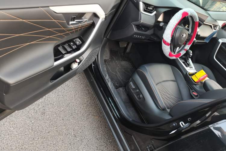 Used Toyota RAV4 2024 2.0L CVT Two-Wheel Drive Fashion Plus Edition Driver Seat