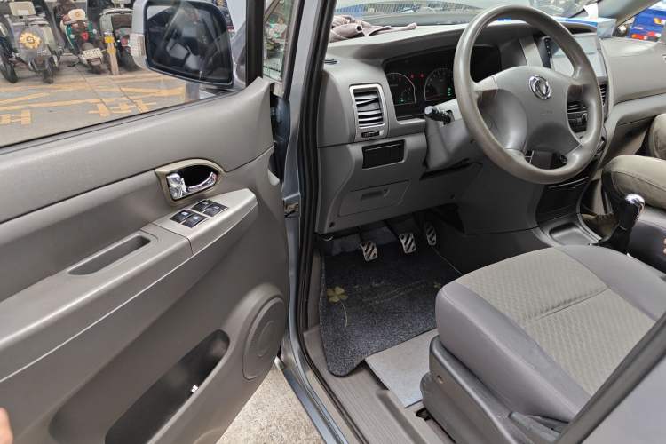 Used Dongfeng Shuaike 2011 1.6L Manual Comfort 7-Seater Driver Seat