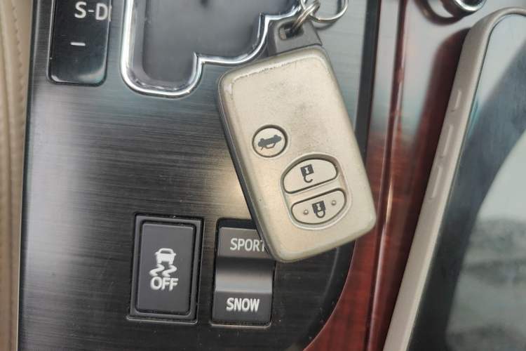 Used Toyota Crown 2010 2.5L Royal Vehicle Key