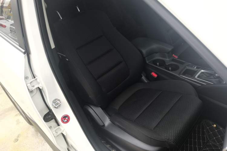 Used Mazda CX-5 2015 2.0L Automatic Two-Wheel Drive Urban Version Right Front Seat