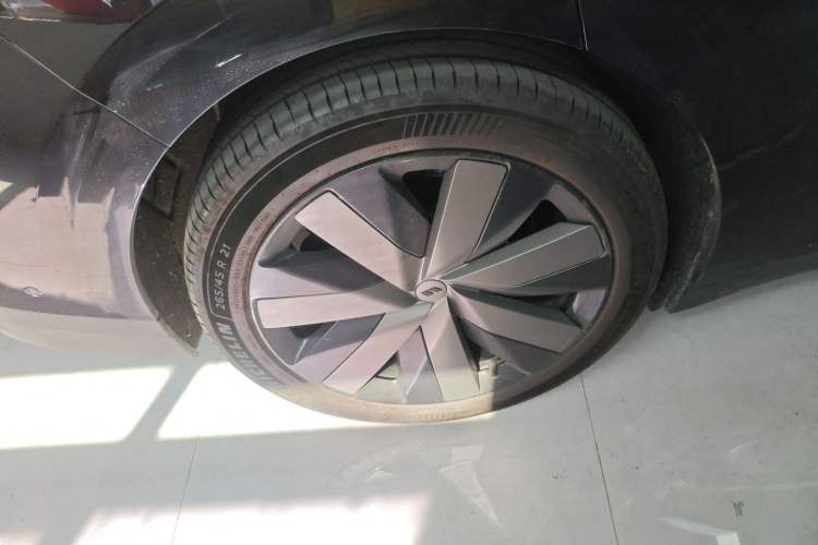 Used Li Auto i6 2025 Model Four-Wheel-Drive Standard Type Right Rear Wheel Hub