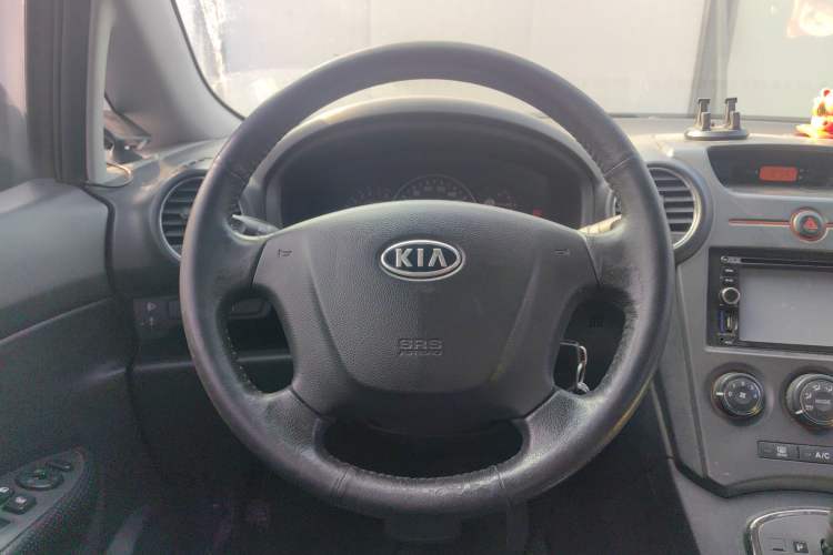 Used Kia Carens 2011 1.6L 5-seat Automatic Luxury Edition
