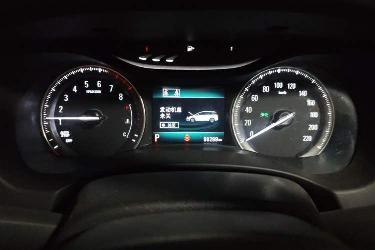 Used Buick GL6 2019 18T 6-Seater Connected Luxury Version China VI Standard Odometer Close Up