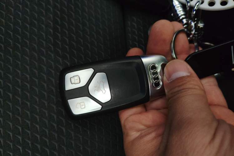 Used Audi Q5L Sportback 2021 40 TFSI Luxury Edition Vehicle Key