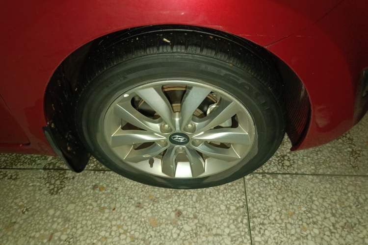 Used Hyundai Elantra (5th Generation / Langdong) 2015 1.6L Automatic Fashion Model Right Front Wheel Hub