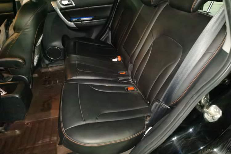 Used Haval H6 2015 Upgraded Model 1.5T Manual Two-Wheel Drive Elite Version
