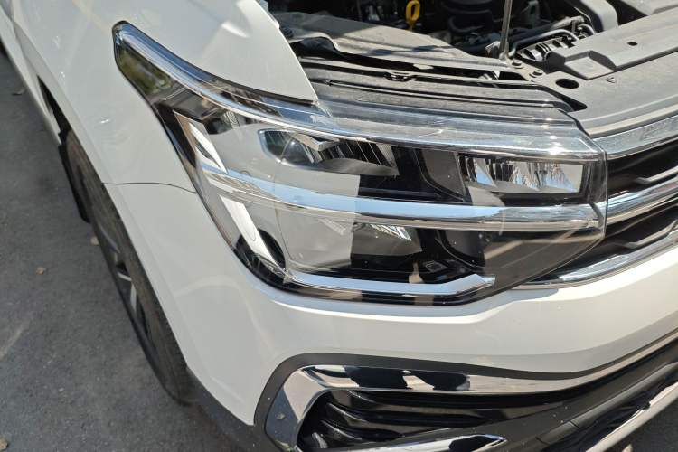 Used Volkswagen Tharu 2023 300TSI Two-Wheel-Drive Moonlight Edition