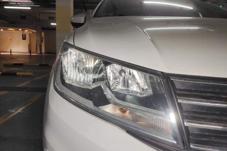 Used Volkswagen Santana 2016 1.6L Manual Comfort Edition
