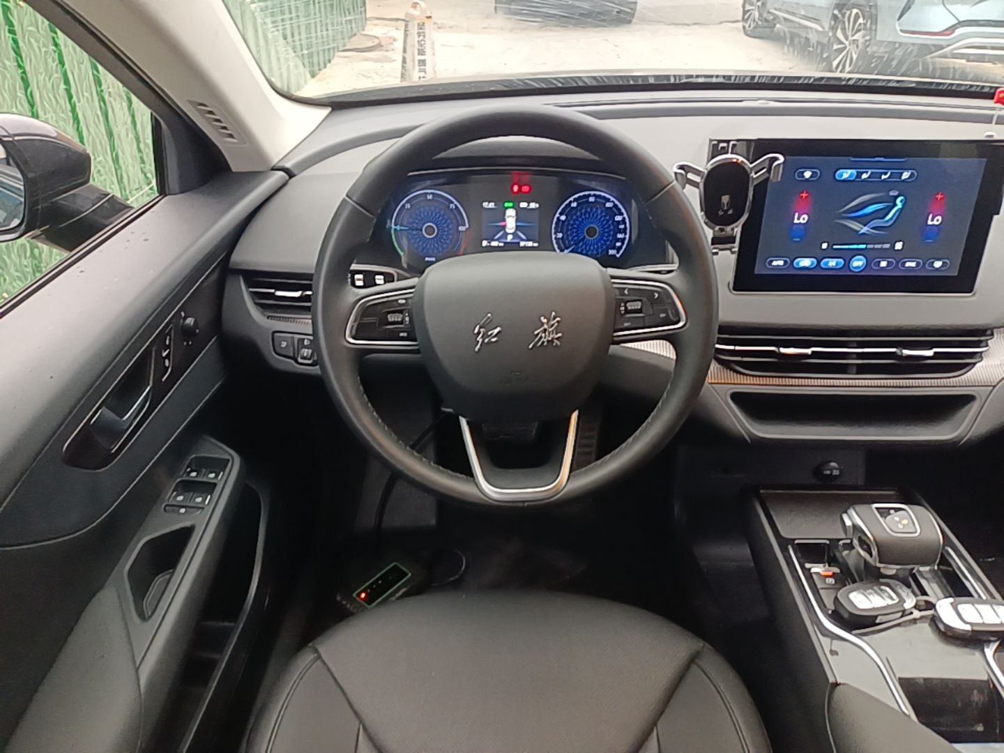 Hongqi E-QM5 2023 Base Travel Edition — снимка 13