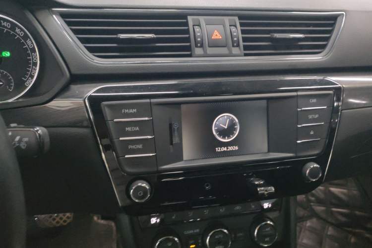 Used Skoda Superb 2016 TSI330 DSG Smart Drive Edition Audio And AC Panel