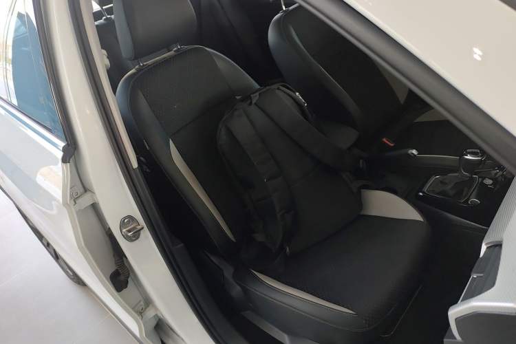 Used Volkswagen Tacqua 2023 200TSI DSG Joy-Connect Edition Right Front Seat