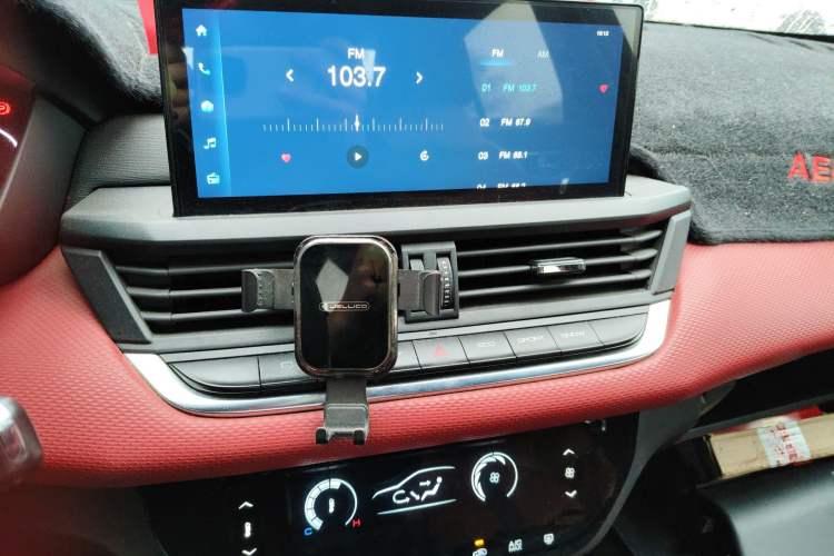 Used Dongfeng Aeolus Yixuan 2022 230T Automatic Adaptive-Beam Knight Edition Audio And AC Panel