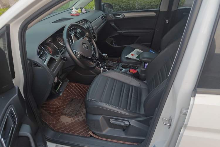 Used Volkswagen Touran 2018 Volkswagen Touran L 280TSI DSG Comfort Edition 7-seater
