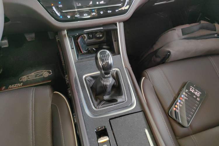 Used Changan Raeton CC 2018 1.5T Manual Luxury Model China V Standard
