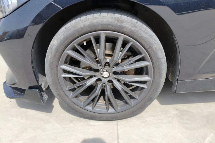 Used BMW 3 Series 2023 325Li M Sport Night Edition Package Left Front Wheel Hub