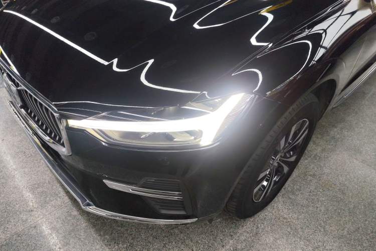 Used Volvo XC60 2024 B5 4x4 Smart Luxury Edition Left Front Headlight