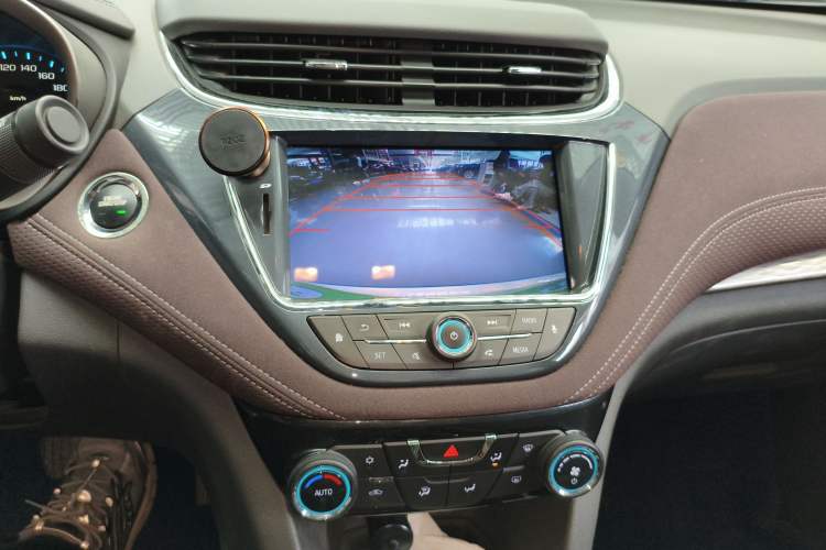 Used Chevrolet Malibu 2017 1.5T Automatic Luxury Edition Audio And AC Panel