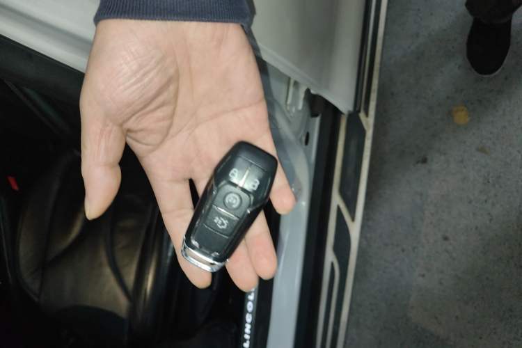 Used Lincoln MKC 2014 2.0T Two-Wheel-Drive Luxury Edition
