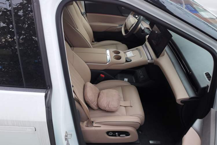 Used XPeng X9 2025 740 Ultra-Long Range Max
