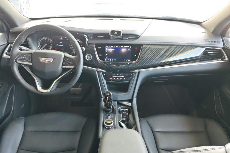 Used Cadillac XT6 2022 2.0T 7-Seater Two-Wheel Drive Luxury Version Center Console