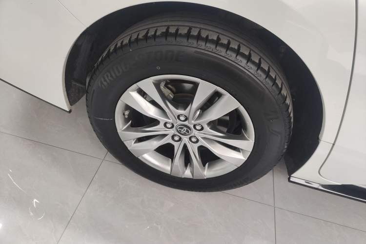Used Toyota SIENNA 2023 2.5L Hybrid Luxury Edition Right Rear Wheel Hub