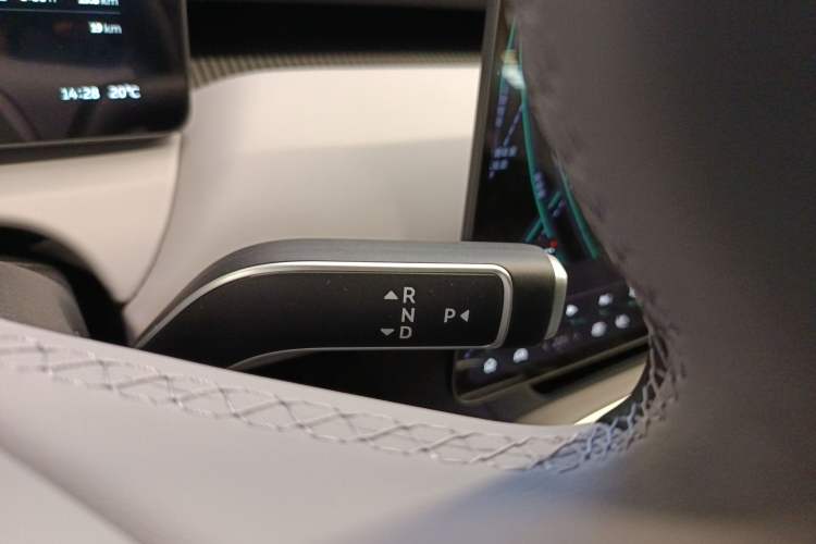 Used Nio ET5T 2025 75 kWh Touring Gear Lever