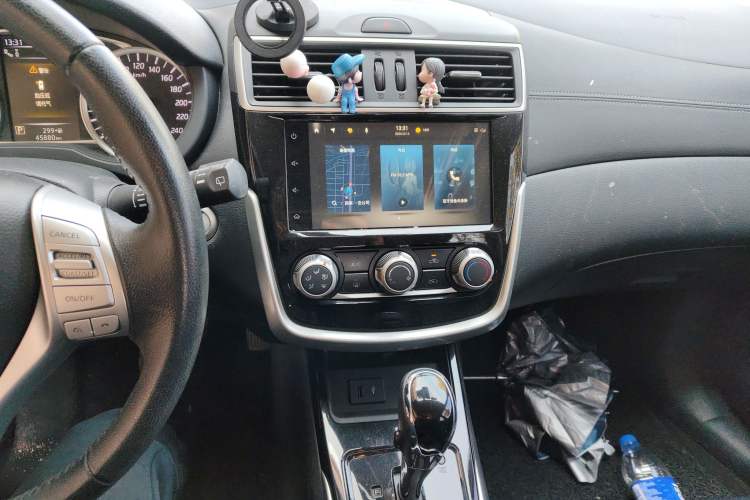 Used Nissan Tiida 2019 1.6L CVT Smart Enjoyment Version China VI Standard
