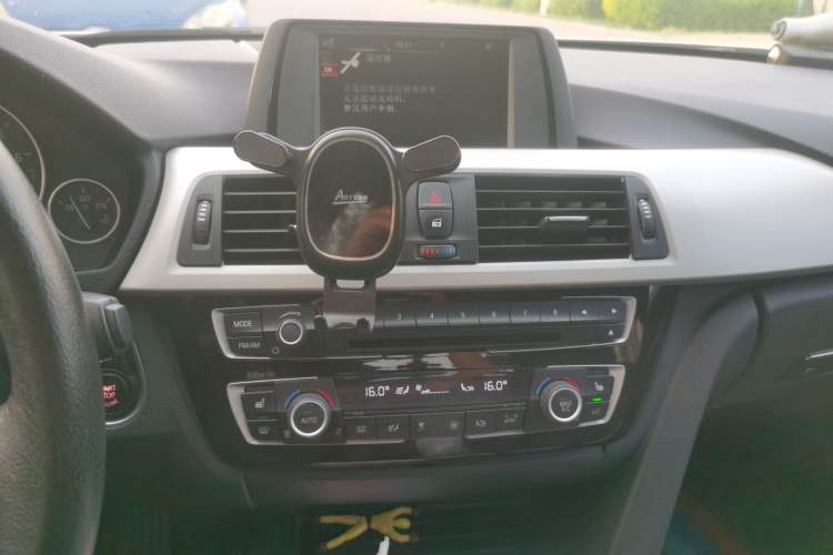 Used BMW 3 Series 2016 320Li Ambition Model
