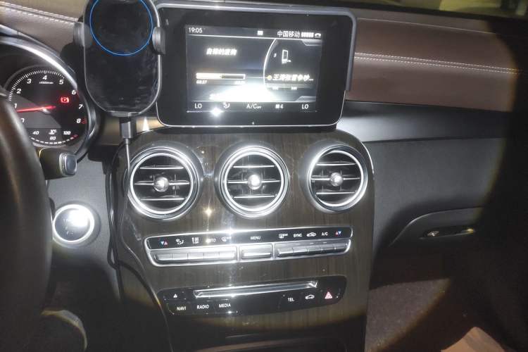 Used Mercedes-Benz GLC 2017 GLC 260 4MATIC Dynamic Edition Audio And AC Panel