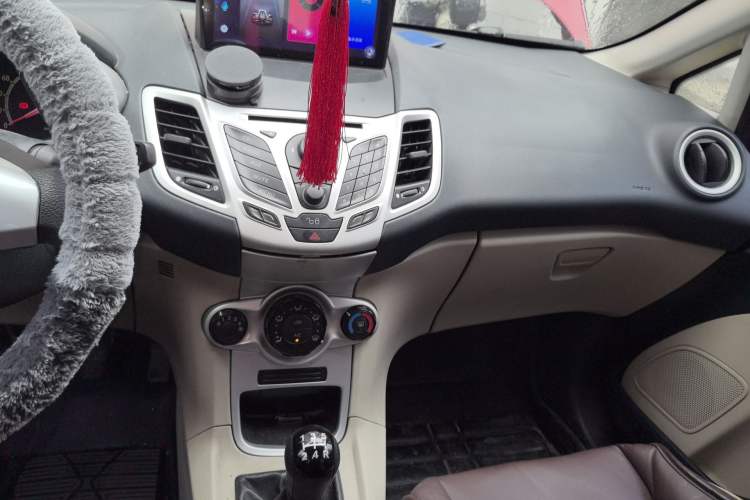 Used Ford Fiesta 2009 Sedan 1.5L Manual Fashion Edition Audio And AC Panel