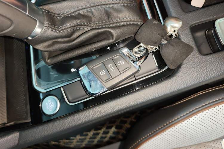 Used Volkswagen Magotan 2024 2 Million Units Zhongxiang Version 330TSI DSG Luxury Edition Interior 1