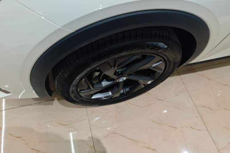 Used GAC Trumpchi GS3 2025 Shadow Speed 270T Enjoyment Edition Soaring to New Heights Left Front Wheel Hub