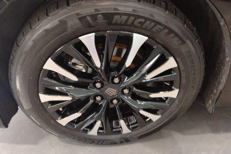 Used Toyota Vellfire 2024 Crown Dual-Engine 2.5L Ultimate Edition Left Front Wheel Hub